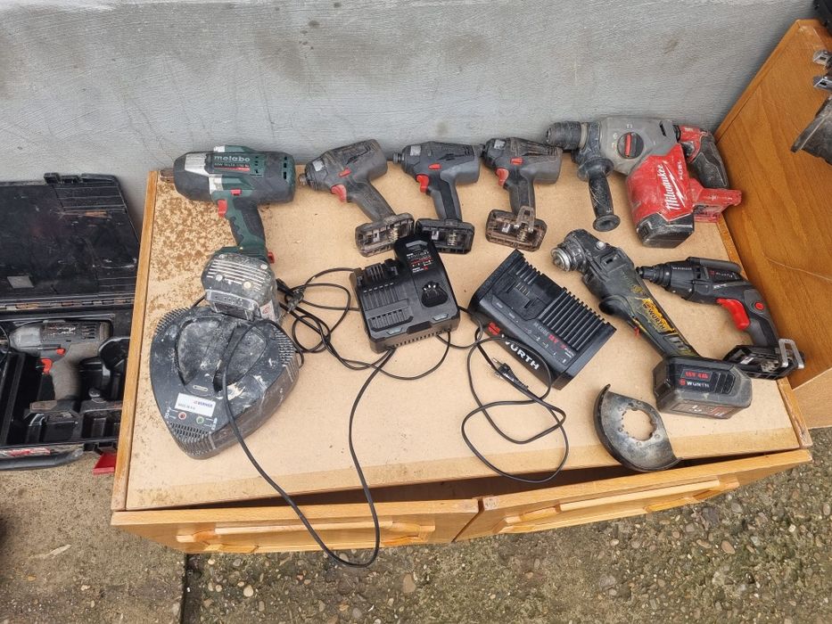 Vând scule millwaukee  m12,m18