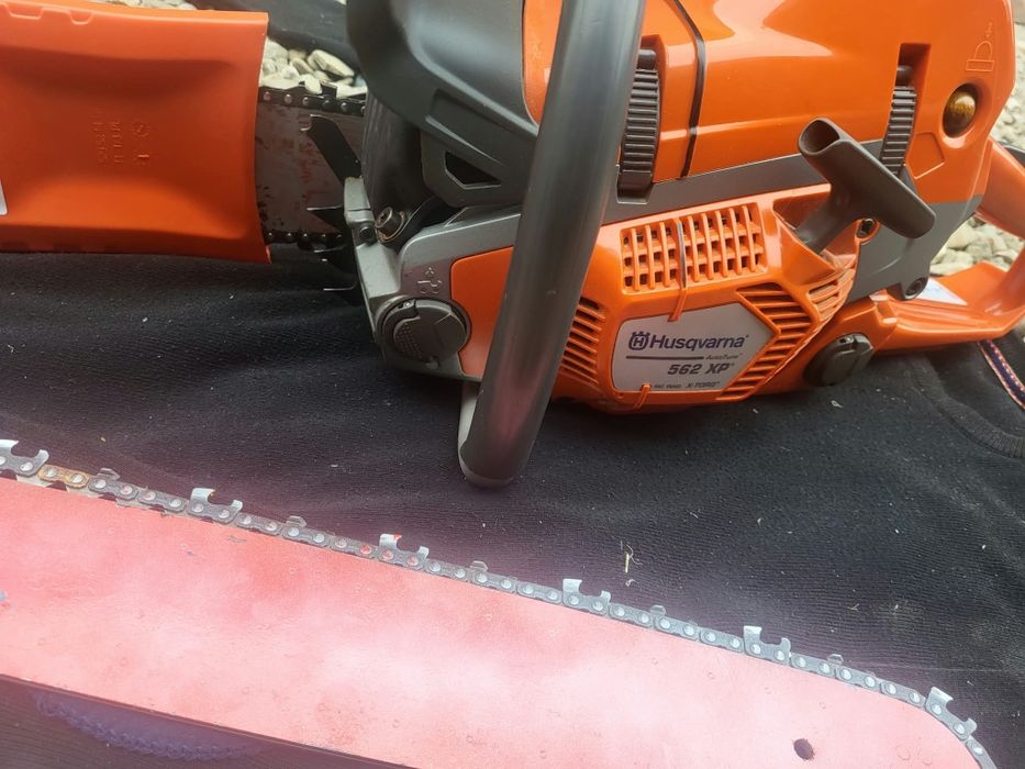Husqvarna 562 XP cu garanție .Fara urme  sau zgârieturi