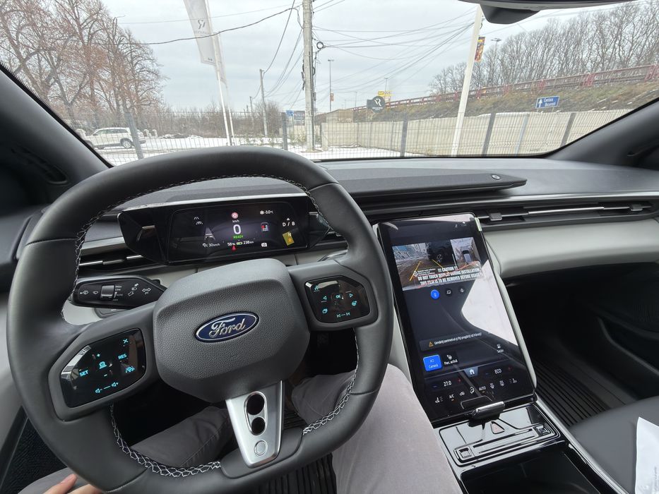 Inchiriez Ford Capri Nou