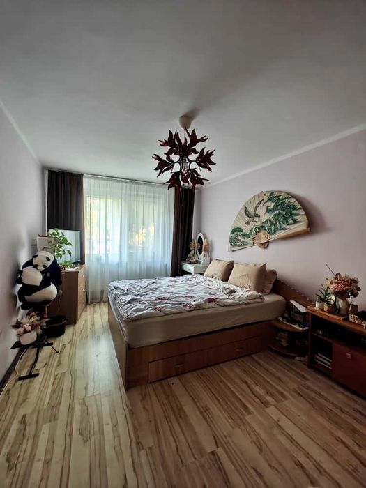 Vând apartament 3 camere conf 1