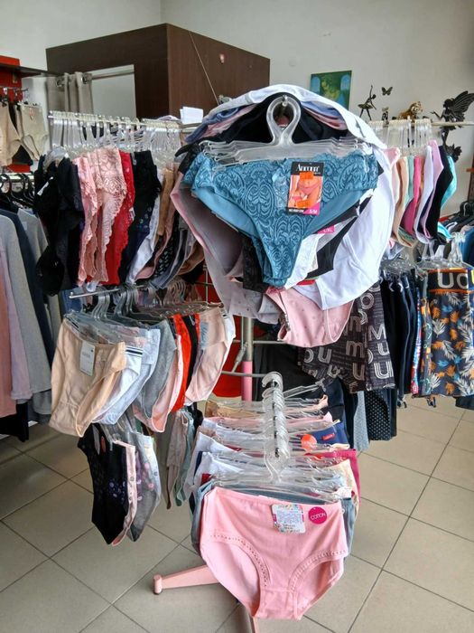 Стока за 18000 с оборудване за магазин