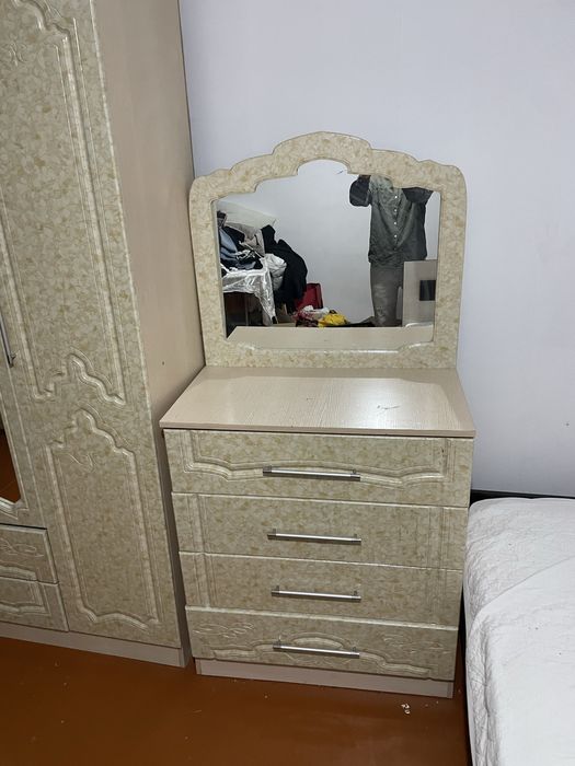 Спальный шкаф и трюмо