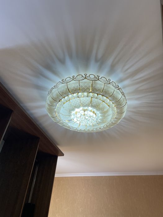 Продам люстру и два бра