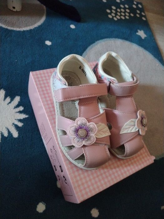 Продам детские сандали