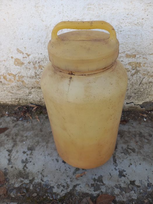 Продам бак  пластмассовый  в отлтсост