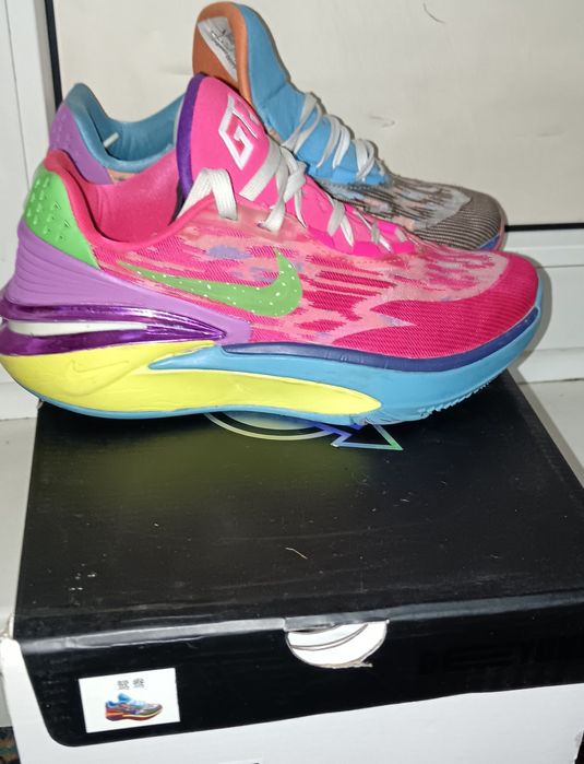 Продам кроссовки профессиональные баскетбольные в отличном состоянии