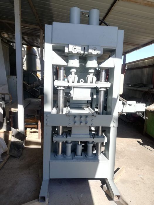 Продам станок для производства Лего кирпича