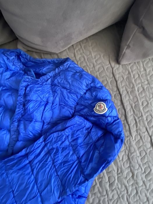 Moncler 4 размер 370 лв.Якето е за всички сезони.
