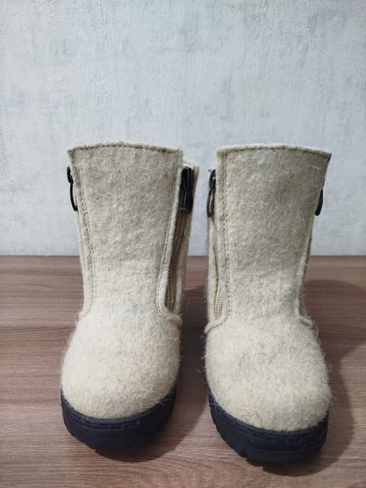Продам валенки детские.