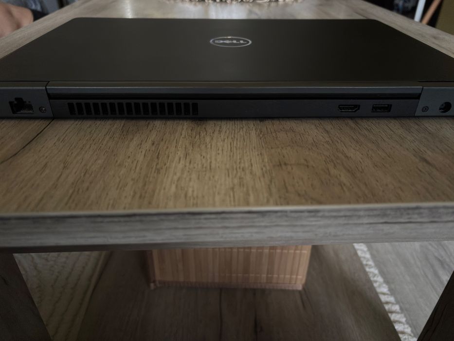 Лаптоп Dell Latitude 5580