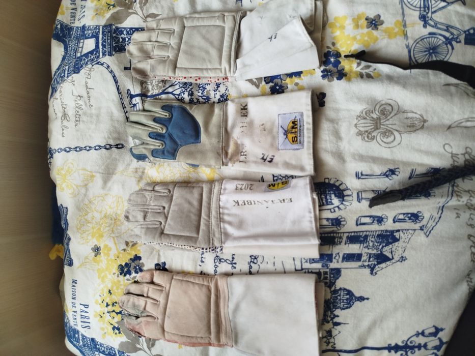 Перчатки для фехтования