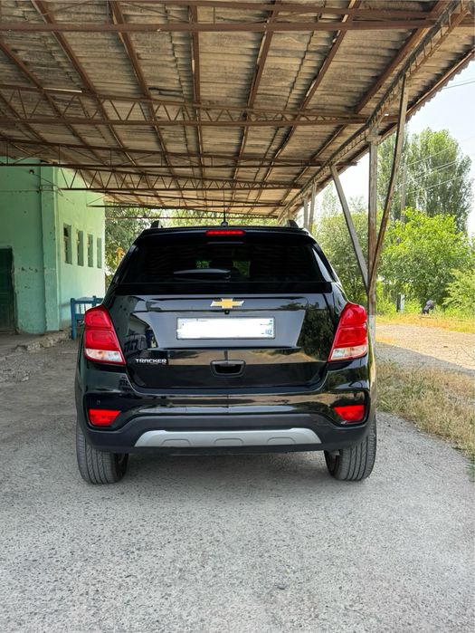 Tracker 1 avtomobili sotiladi