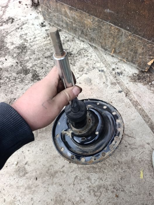 Стойка амортизатора camry 50 se