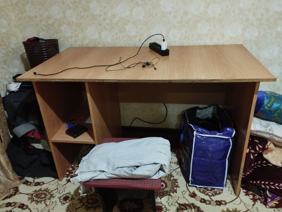 Компьютерный стол сатылады