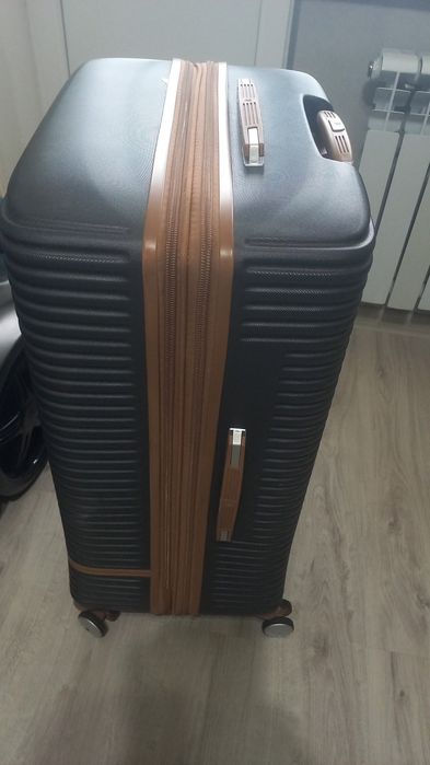 Продам большой чемодан