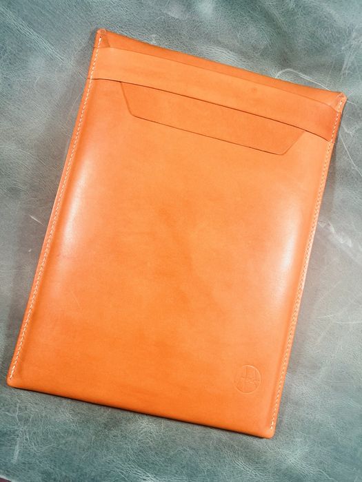 Husa handmade din piele pentru laptop Macbook 13