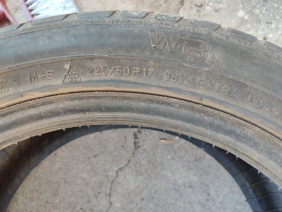 Продам покрышки 2 шт  зимниение