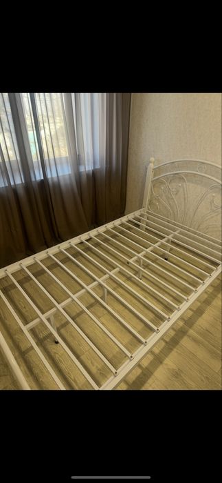 Кровать с матрасом