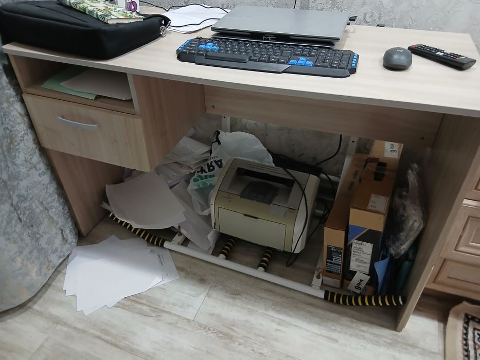 Стол компьютерный