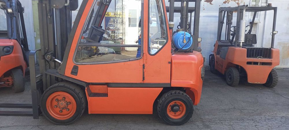 Продавам газокар НИСАН 3 тона. Цената е с ДДС.