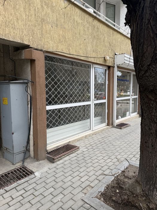 Дава се под наем Магазин в Варна, Базар Левски - 17 кв.м за 248.88 € - Снимка #1
