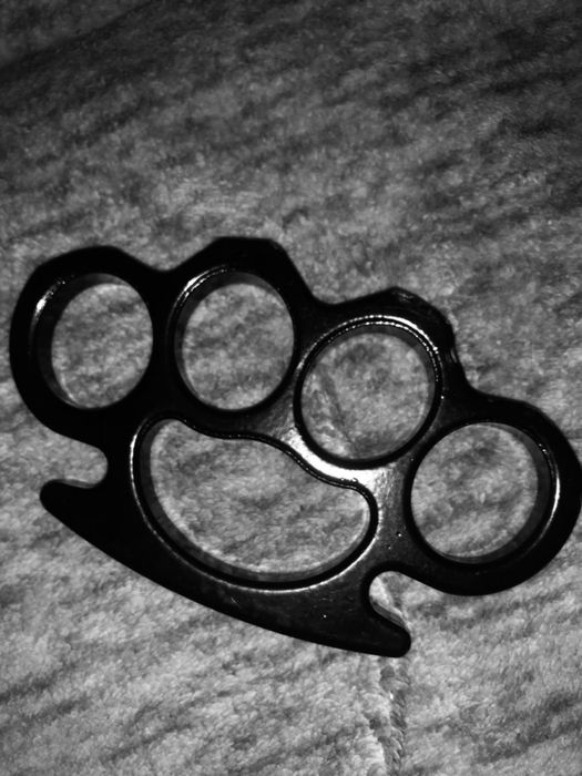 Черен метален бокс