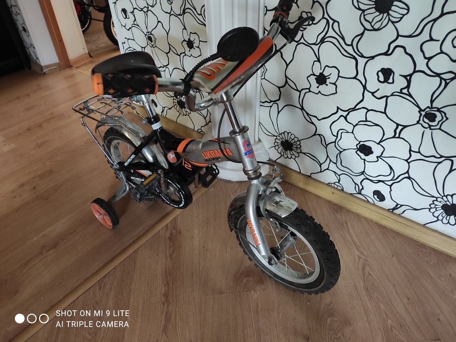 Продам велосипед с дополнительными колёсами