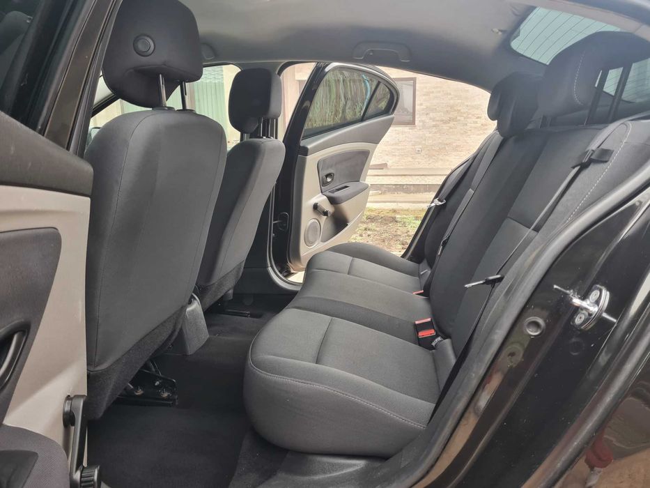 Renault Fluence. an 2010 luna 6, 1.6 16V, benzina, 181000 KM REALI