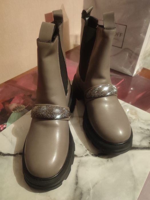 Продам новые сапоги