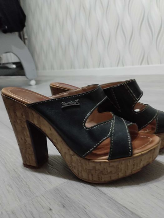 Продам босоножки