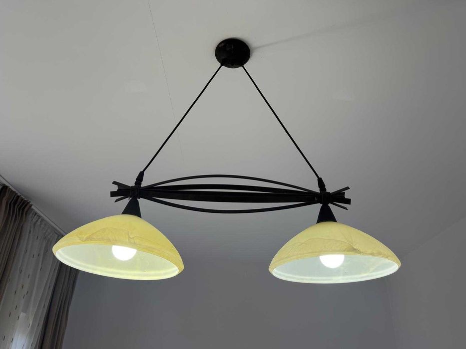 Lustră suspendată cu 2 abajururi din sticlă, design modern-rustic