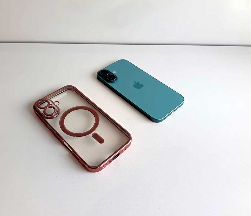 Apple iPhone 16 (нов 100% батерия 17 зареждания)