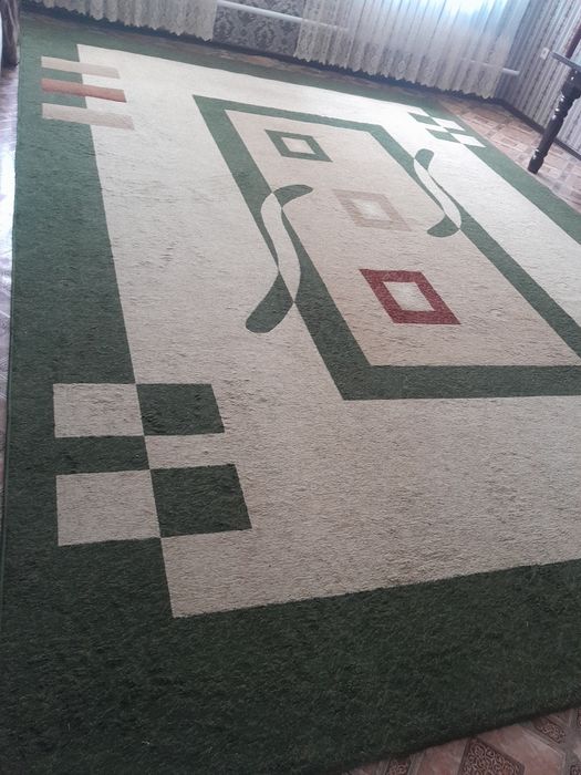 Продам большой   ковёр.