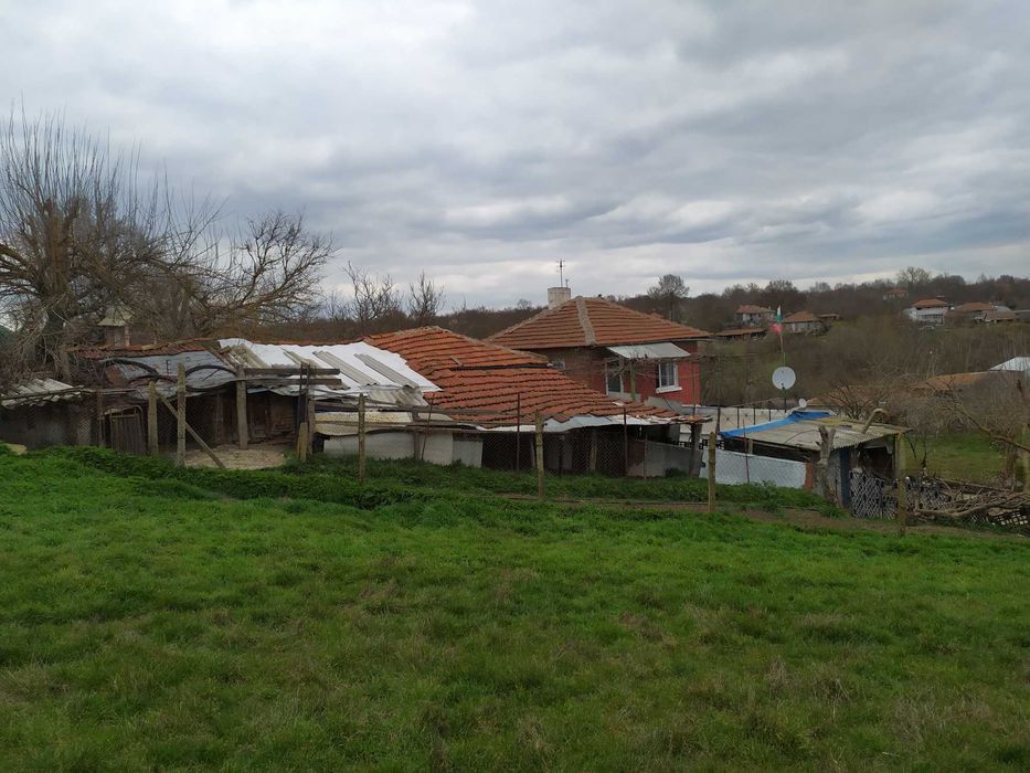 Къща с голям двор