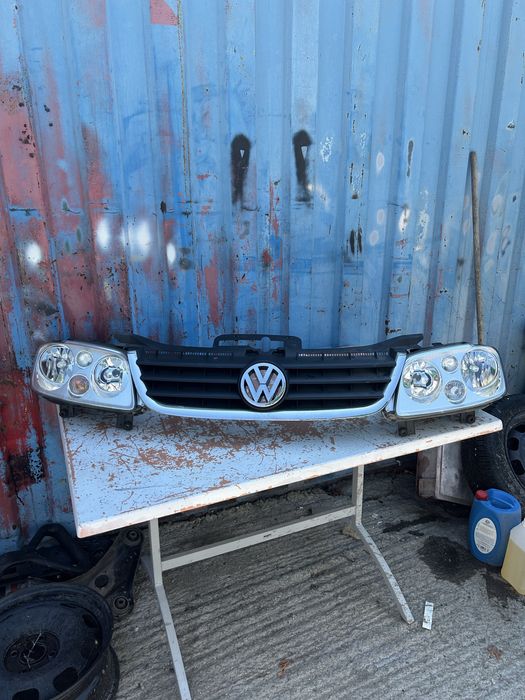 Решетка и десен фар за volkswagen touran