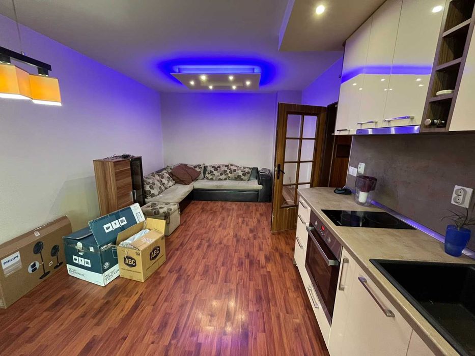 Тристаен апартамент (преустроен от двустаен) за продажба – ж.к. Изток, Казанлък