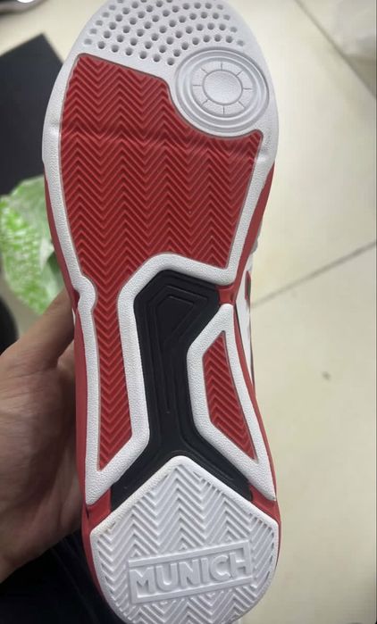 Продам кеды (футзалки) Munich prizma