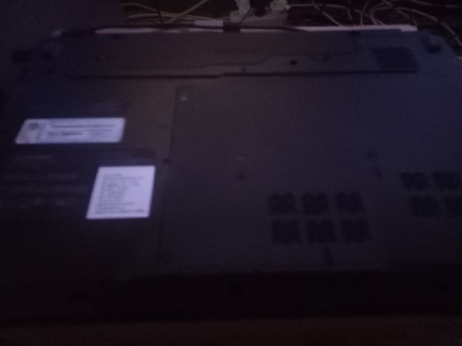 Notebook Lenovo ideal holati tiniq ofisnoy holati yangi.
