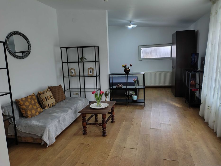 Corp de casa de inchiriat