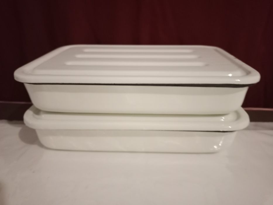 Продам  эмалированые подносы,кружки