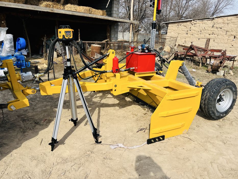 Скрепер планировшик,