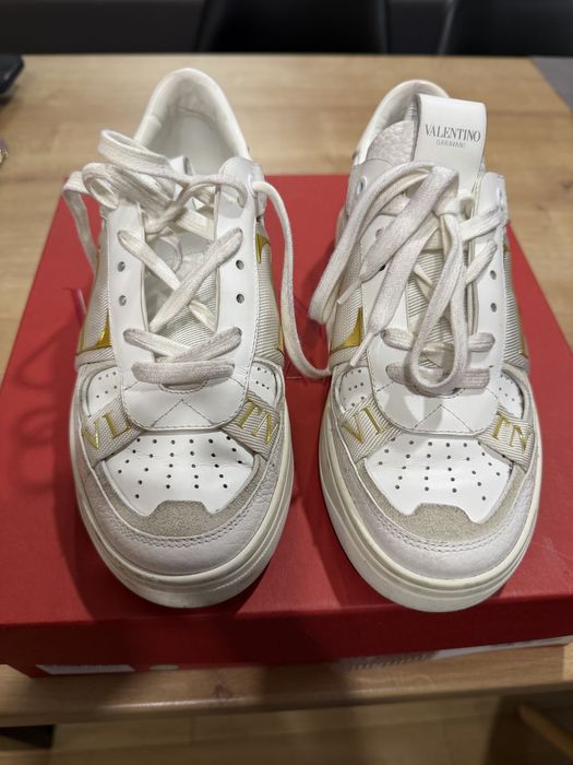 Vand adidasi originali Valentino Garavani