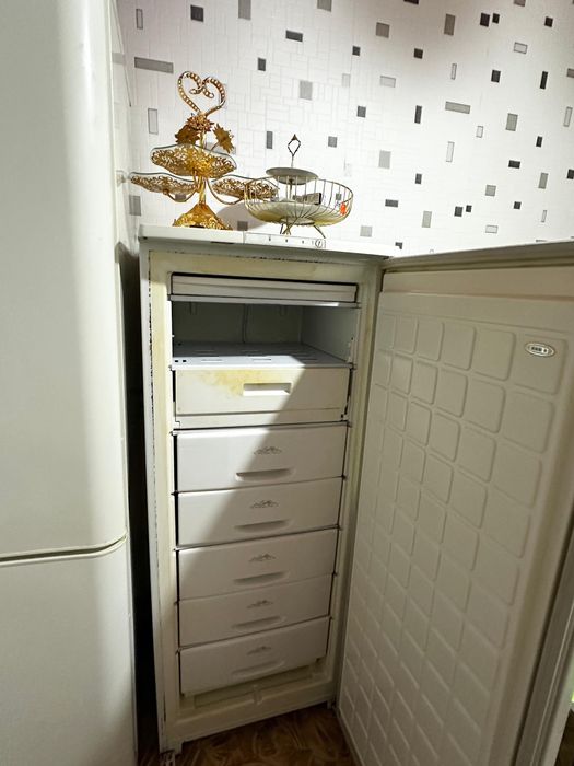 Продаю морозильник