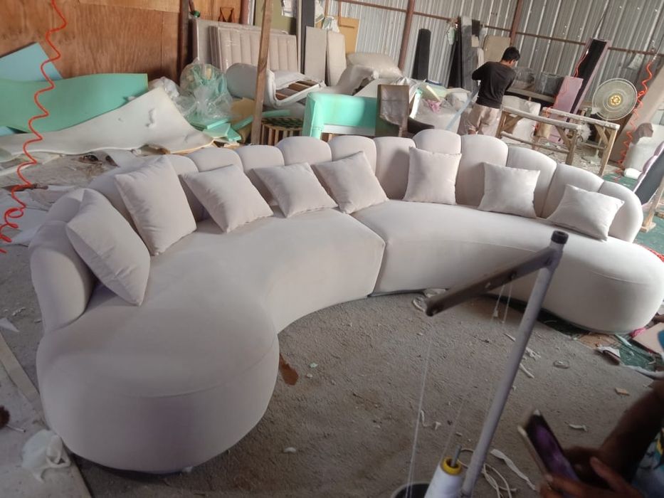 Execut costrucți+mobilă+canapele+tapițerie