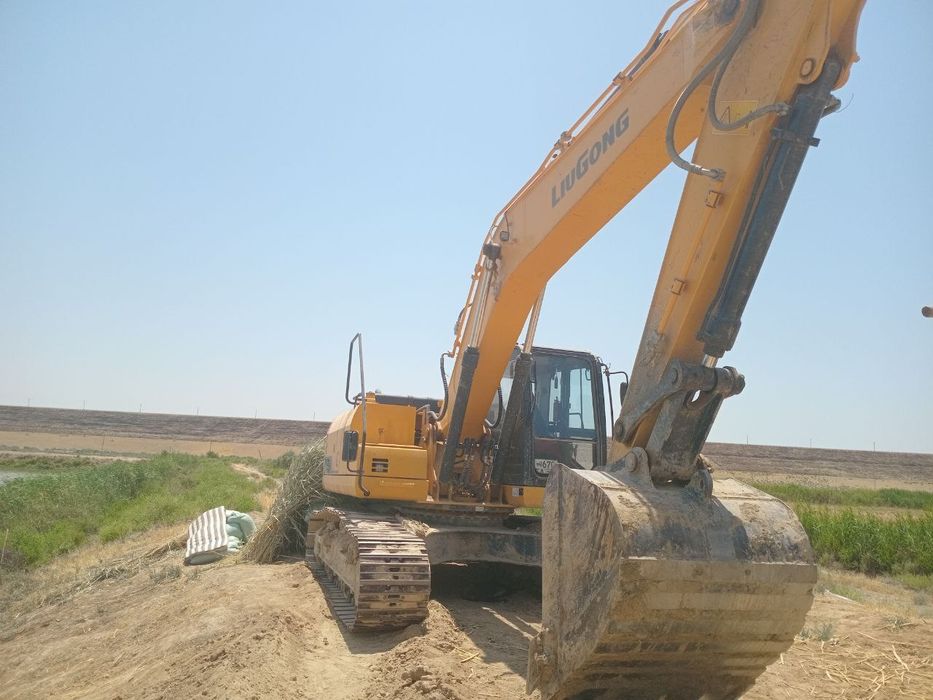 Экскаватор гусиничний LuiGong 922E