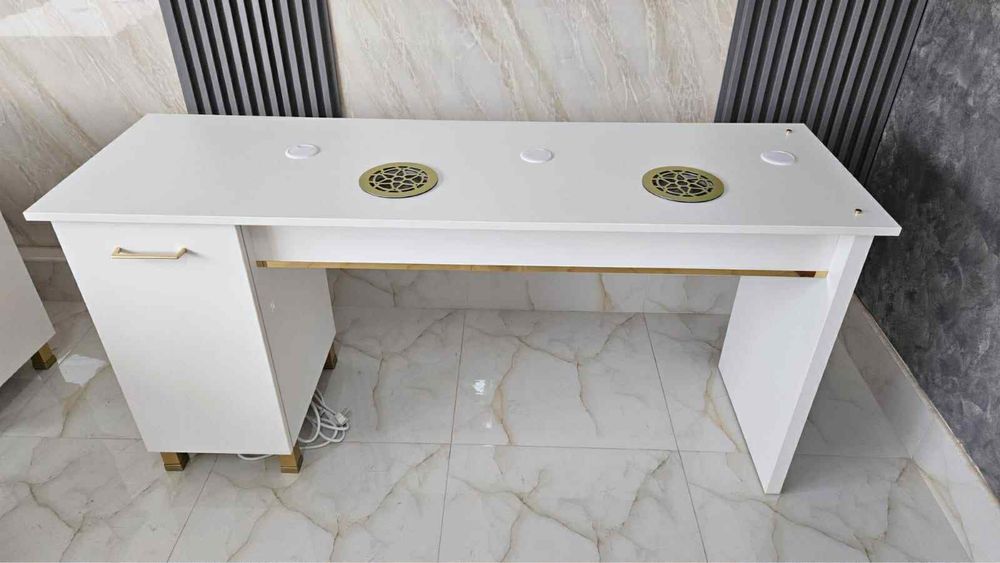 Mese,masa  de maniciura cu aspirator inclus