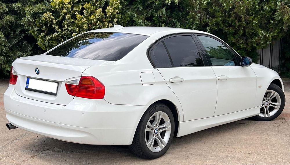 Vând BMW e90 320d 2008