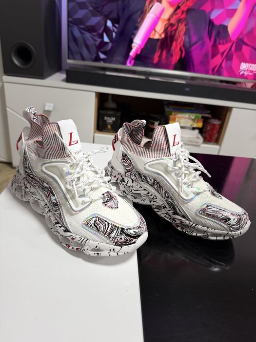 Продавам модерни маратонки