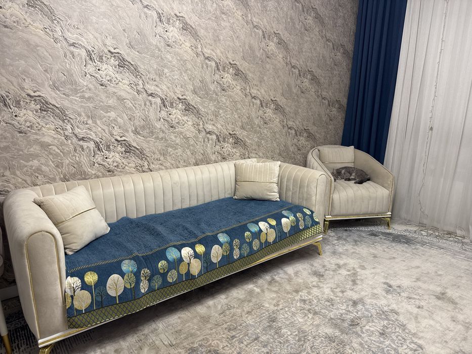 Divan 2 ta kreslo bilan