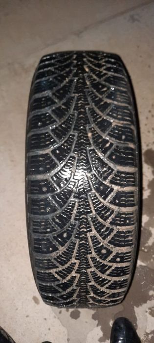 Срочно продается зимние покрышки